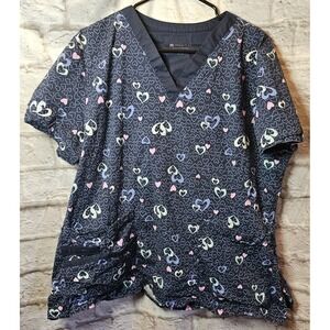 Maevn Womens Short Sleeve Scrub Top V-Neck 5 pkt Style 1707 Navy Hearts Size 2XL